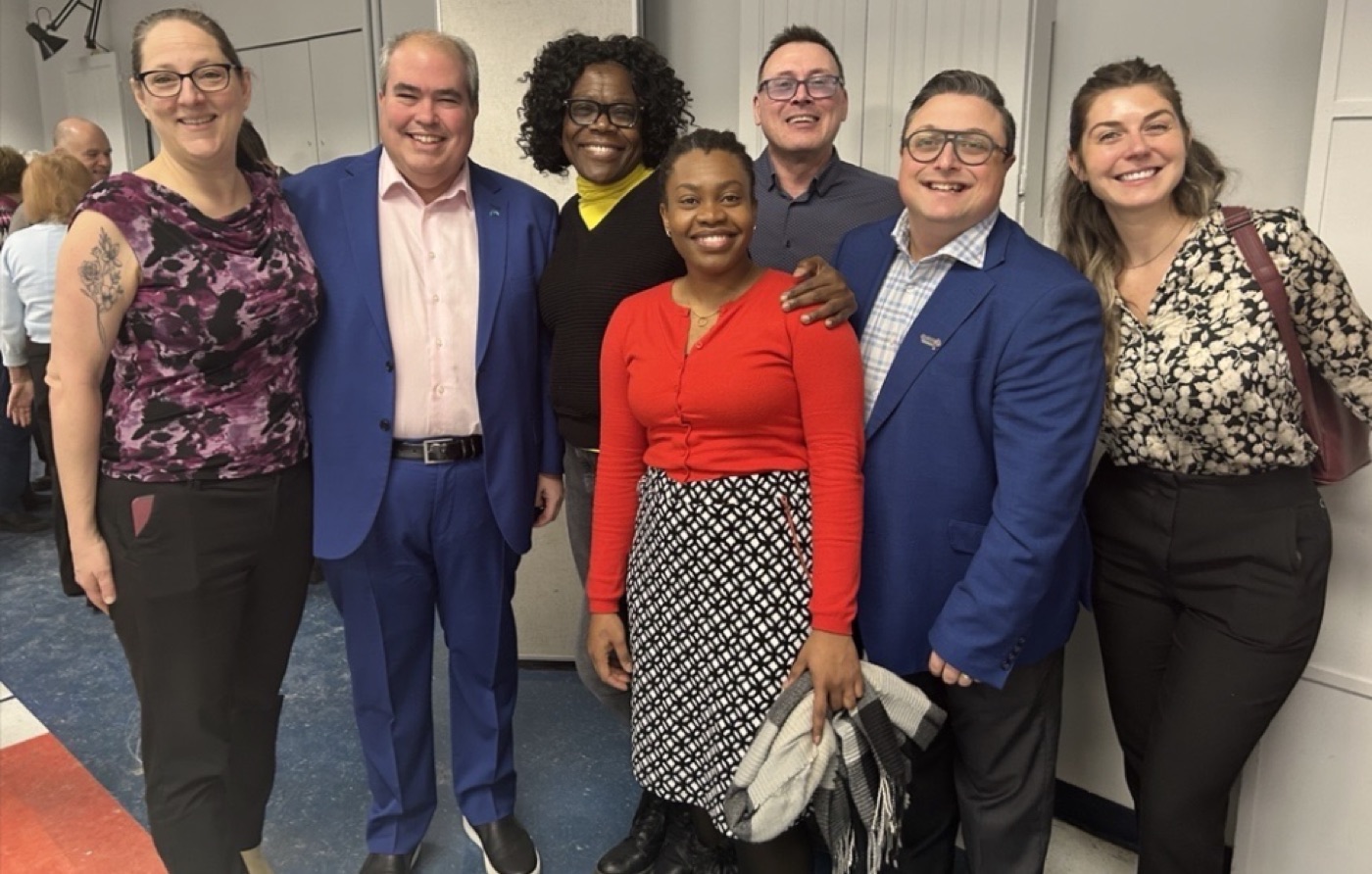 De gauche à droite : Monique Thibodeau-Laflamme, Dominic Giroux, Adelyne Adonis, Laurwendy Clermont, Steve Vachon, Benoit Séguin et Stéphanie Bonenfant